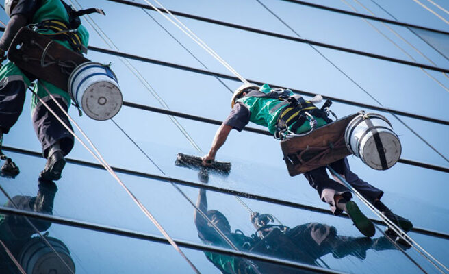 ve sinh kinh toa nha 6